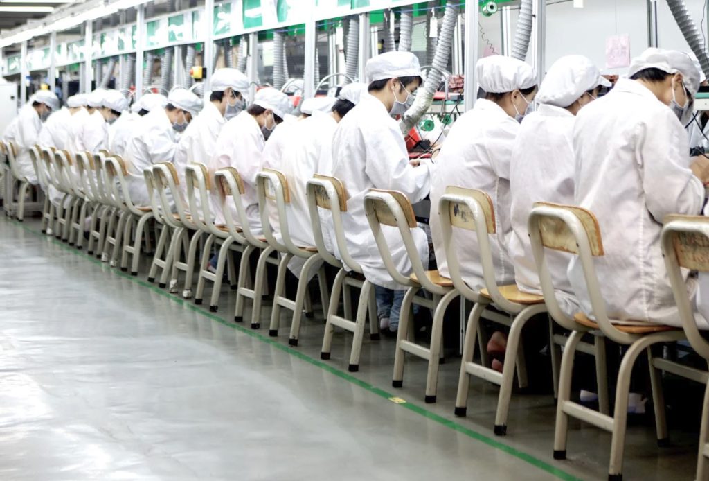 Un trabajo digno exige combatir la mentira de la «superabundancia de la mano de obra»
